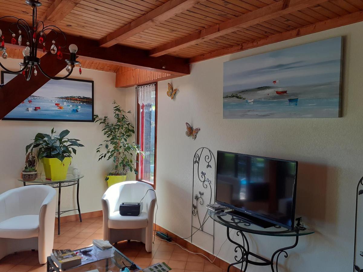 Bed and Breakfast Chez Christine Noyal-Pontivy Экстерьер фото